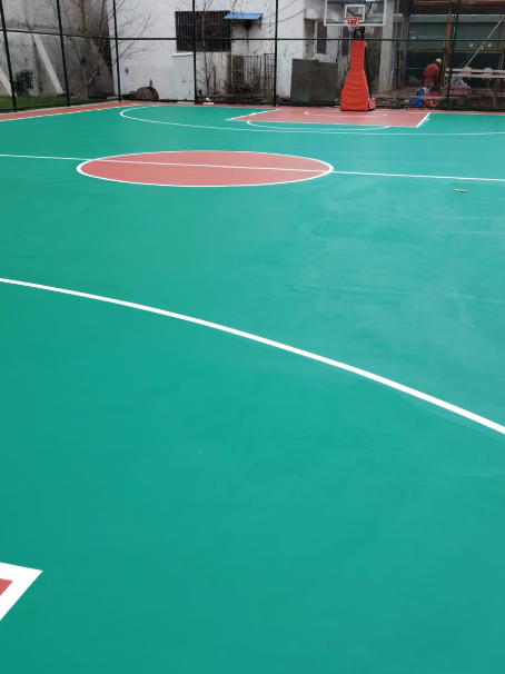 海丰 球场长期使用易出现地面开裂